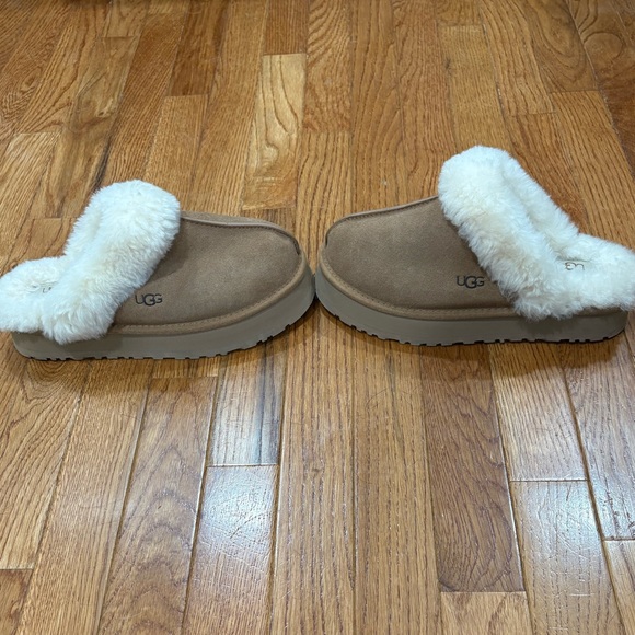 UGG Women's Disquette Suede Fur Platform Slippers color chestnut - Picture 3 of 7